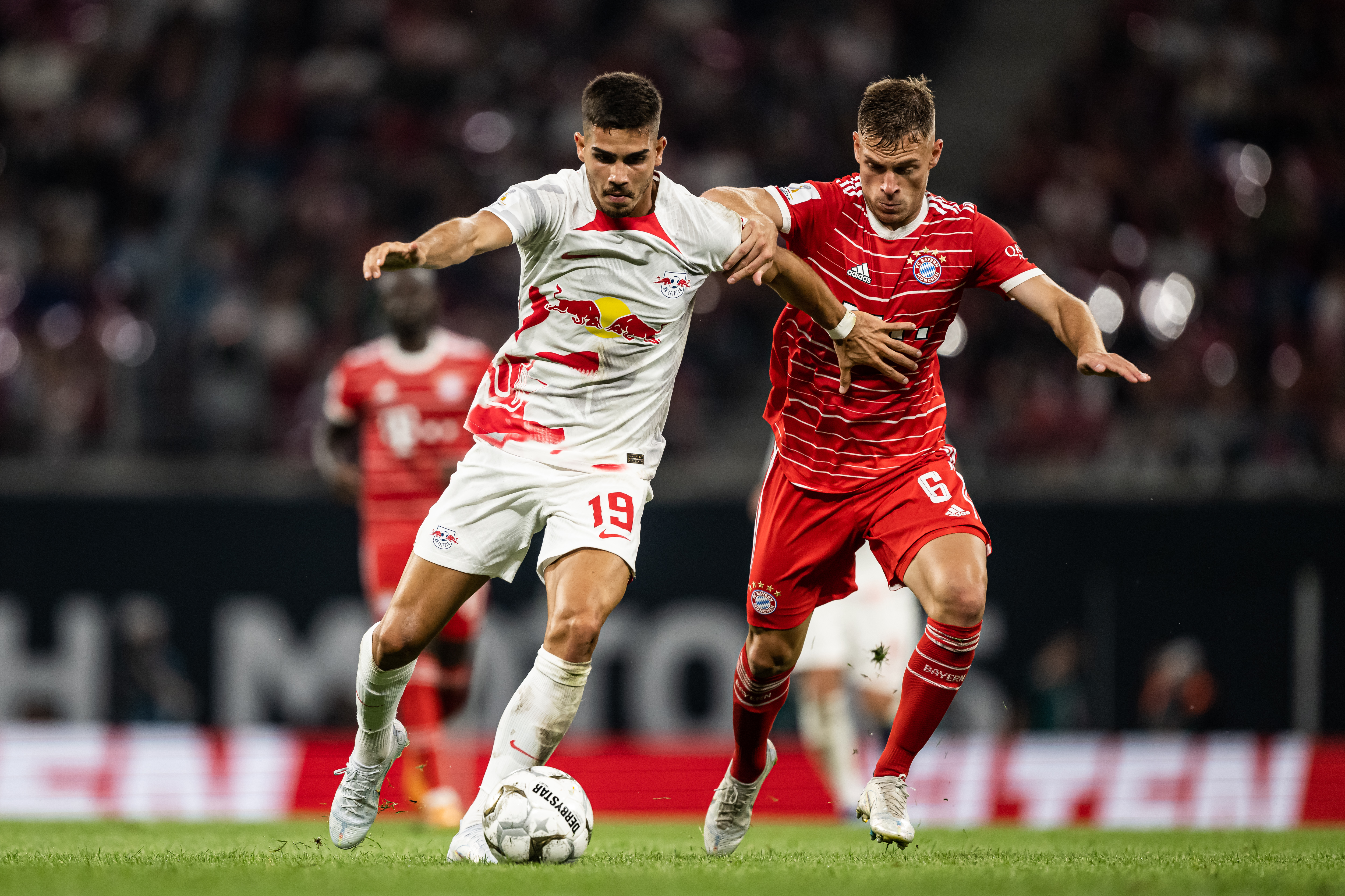 拜仁莱比锡连战连胜，紧咬积分榜领头羊(德甲莱比锡球队简介)