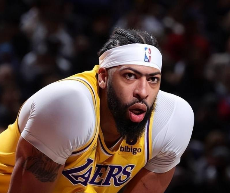 包含哥伦比亚队豪取三连胜，杀出重围的词条