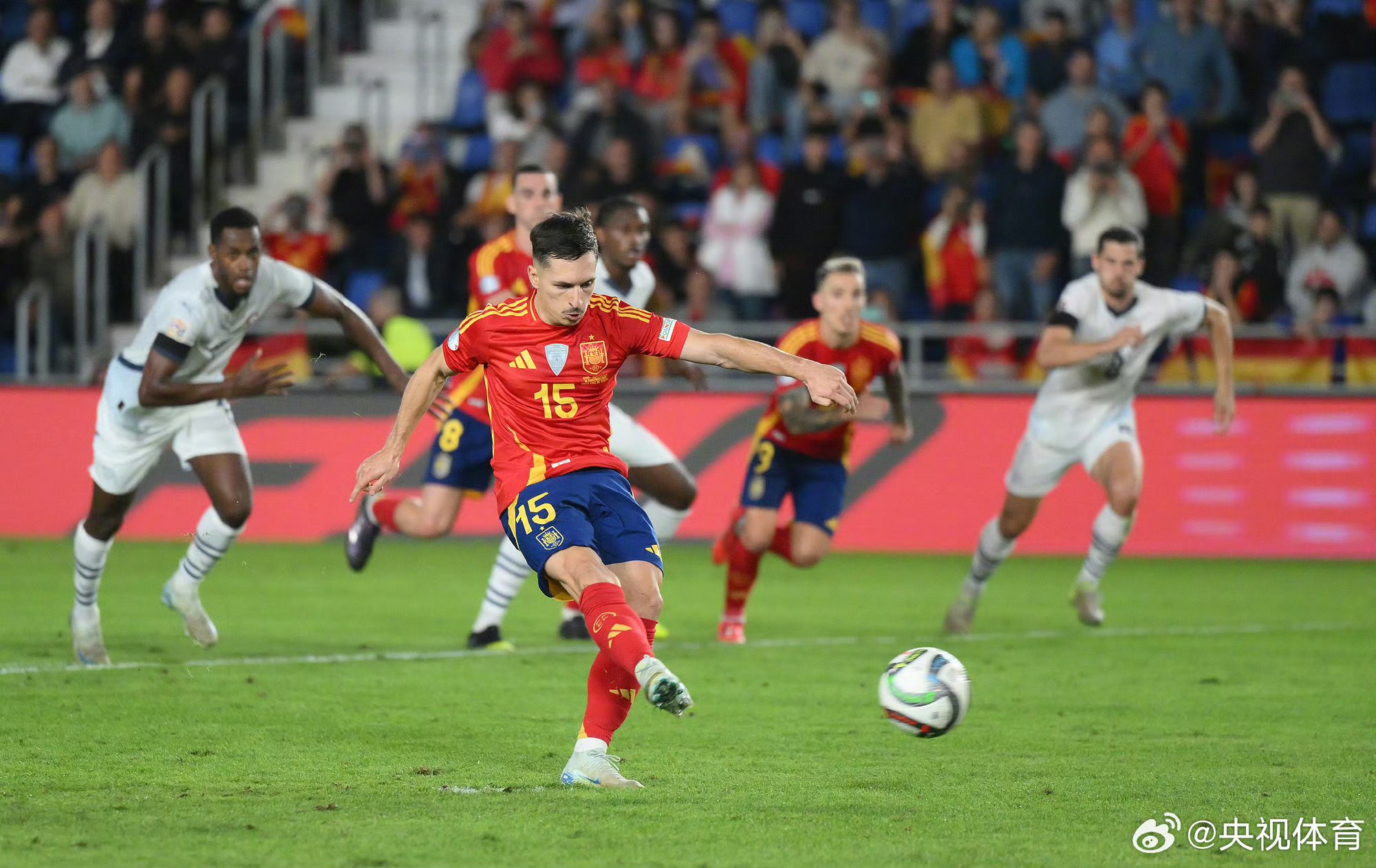 包含荷兰战胜摩尔多瓦，争取欧国联决赛资格的词条